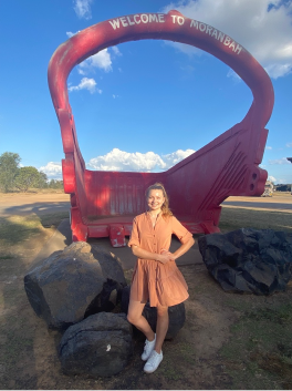 Tara James at The Red Bucket, Moranbah.