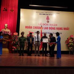 Associate Professor Dr Graeme Were recieves his award for outstanding achievement